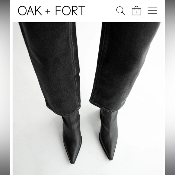 OAK ESSENTIAL STRAIGHT LEG HIGH-RISE JEAN
Washed Black Size 28 Lightly worn 9/10 - Picture 3 of 8